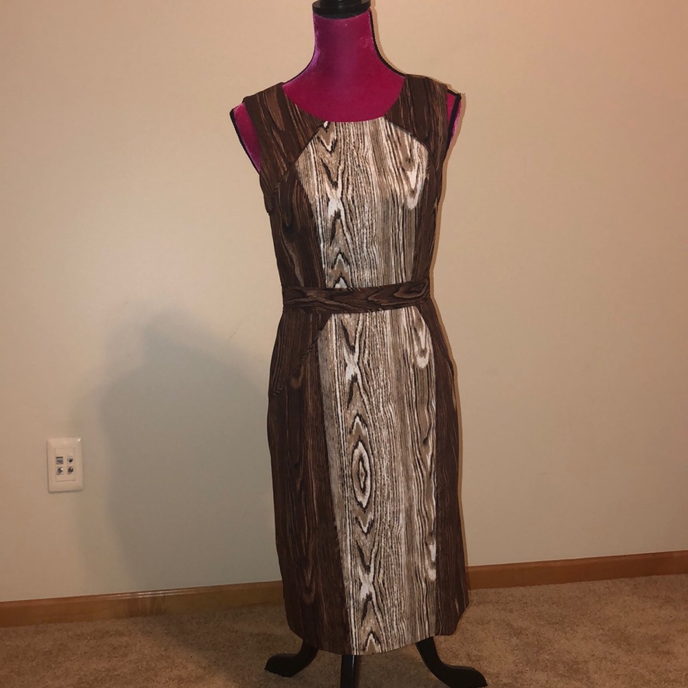 BCBG Knee Length Sleeveless Printed Dress